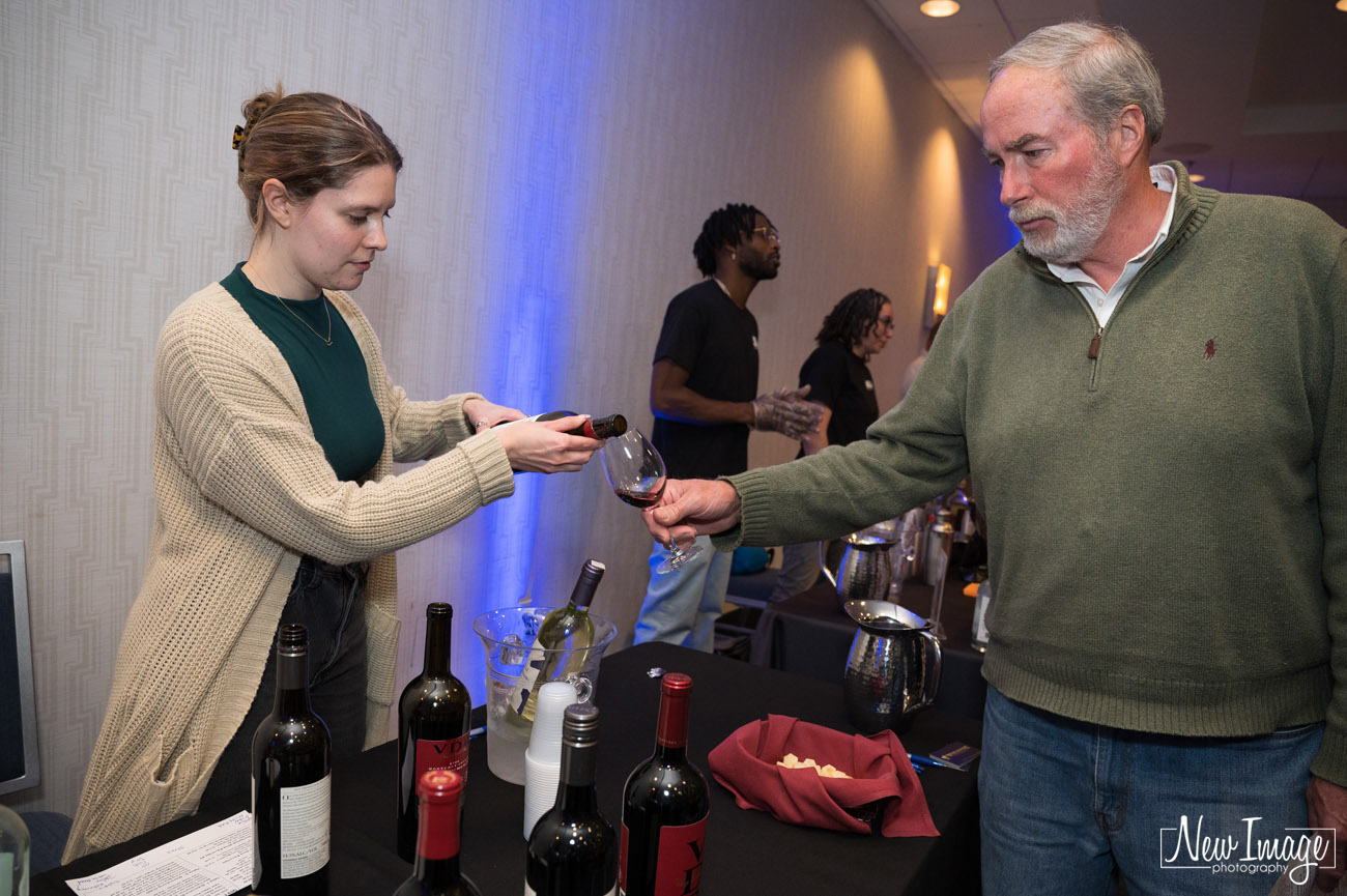 Vendor pouring drink for guest